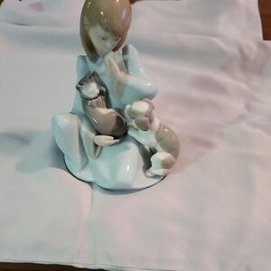LLADRO Porcelain Figurine with Cats and Dogs. 5" tall. 4 3/4 Wide